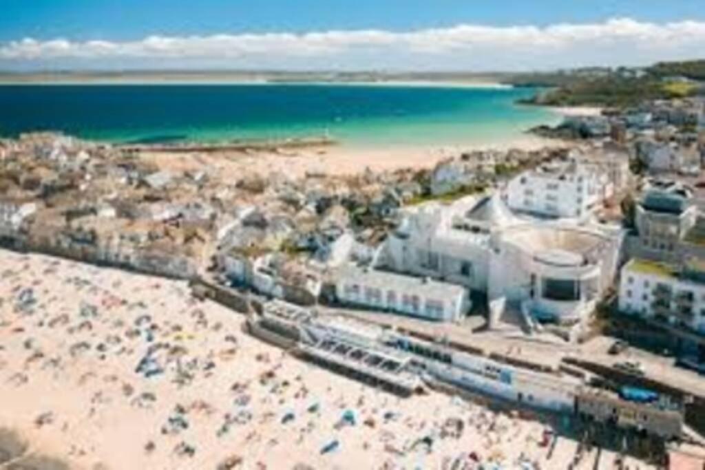 St Ives Apartment Private Parking With Garden 10 Minute Walk Into Town And Beach 외부 사진