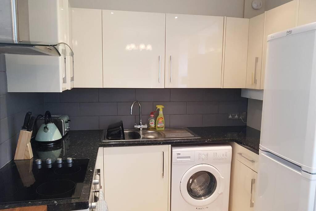 St Ives Apartment Private Parking With Garden 10 Minute Walk Into Town And Beach 외부 사진